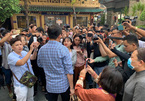 VN social media-inspired chaos at comedian's funeral