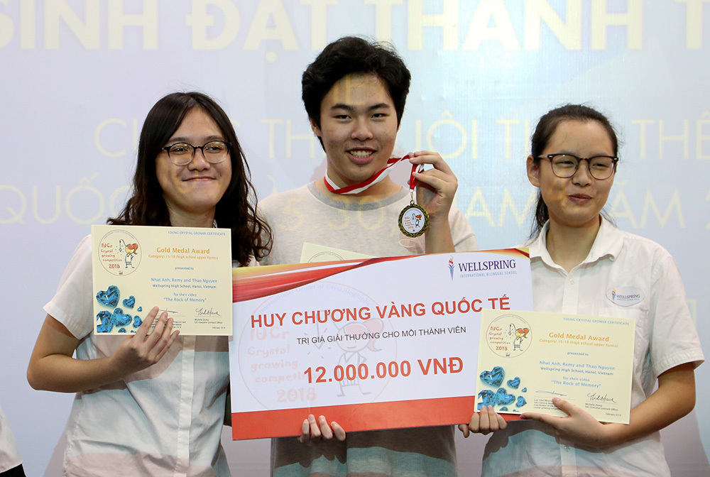 Học sinh lớp 11 giành giải Vàng cuộc thi Nuôi tinh thể quốc tế