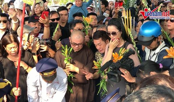 Minh Nhí, Trịnh Kim Chi nức nở, dân vây kín lễ động quan nghệ sĩ Anh Vũ