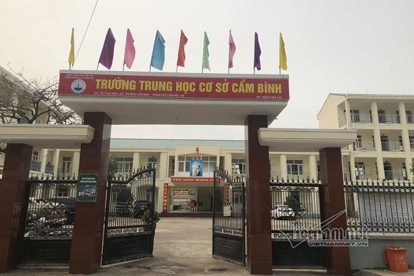 Đình chỉ giáo viên chủ nhiệm và hiệu trưởng trường có nữ sinh bị đánh