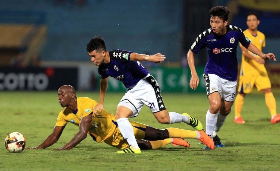 Quang Hải hụt siêu phẩm, Hà Nội FC mất ngôi đầu bảng