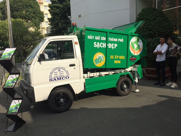 HCM City urges private garbage collectors to replace unsafe vehicles