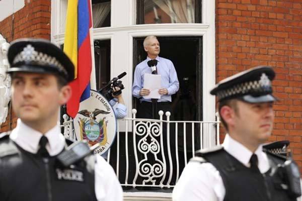 Vụ bắt nhà sáng lập WikiLeaks Julian Assange: Vẫn còn nhiều tranh cãi