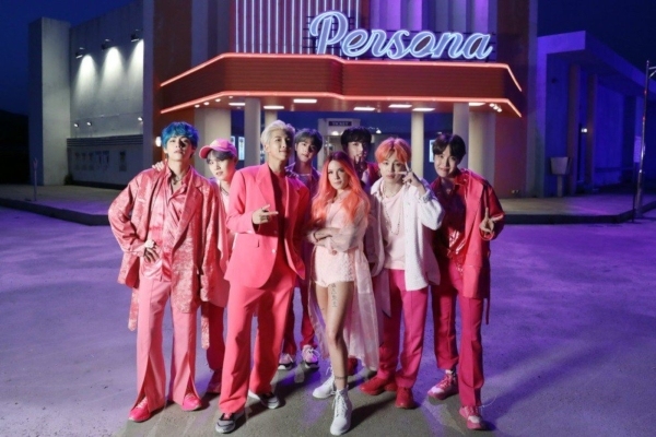 BTS vượt Ariana Grande lập kỷ lục thế giới mới