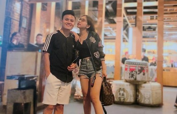 Sau đồn đoán chia tay, Nhật Lê đăng ảnh tình tứ bên cầu thủ Quang Hải