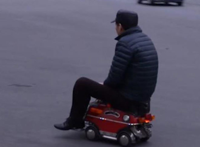 Người đàn ông Trung Quốc chế tạo ô tô nhỏ gọn