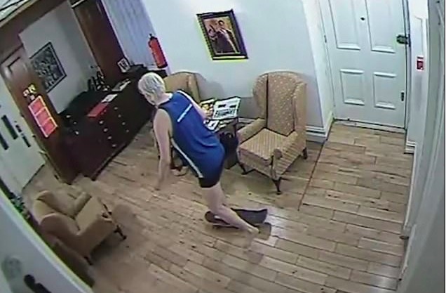 Julian Assange làm gì suốt 7 năm trốn trong sứ quán Ecuador?