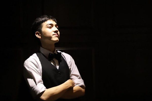 'Hot boy bàn bên' ĐH Tôn Đức Thắng khiến dân mạng rần rần tìm kiếm