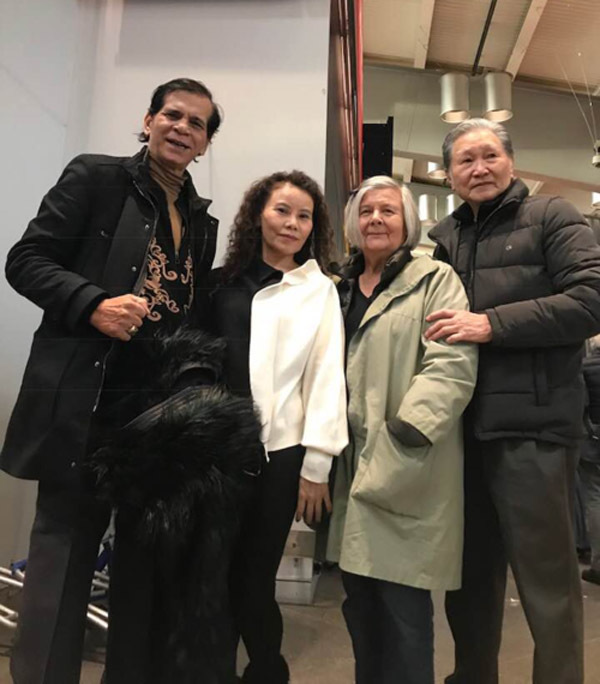 Bố mẹ Kim Lý sang Việt Nam thăm bố mẹ Hồ Ngọc Hà