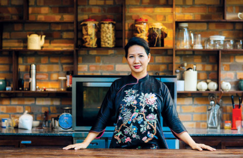 Businesswoman promotes Vietnamese traditional dishes