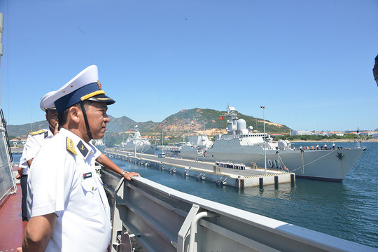 Two Vietnamese frigates visit China