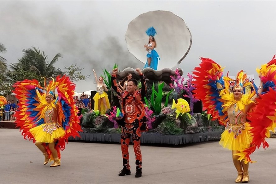 Street carnival at Sam Son Sea Festival 2019