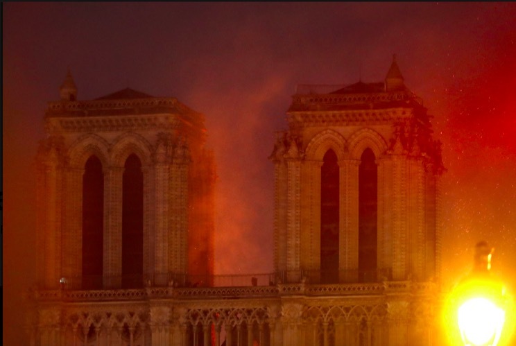 Cháy Nhà thờ Đức Bà Paris: Vì sao lửa khó dập?