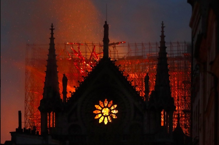 Chỉ mặt “thủ phạm” gây cháy Nhà thờ Đức Bà Paris