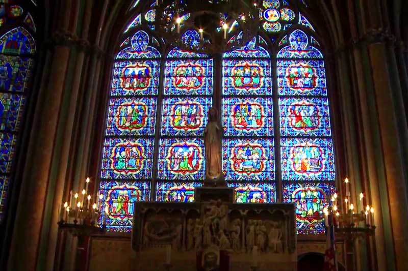 Vẻ đẹp tuyệt vời của Nhà thờ Đức Bà Paris trước vụ cháy