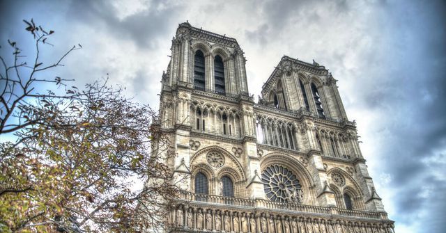 Nhà thờ Đức Bà Paris qua lời văn của đại văn hào Victor Hugo