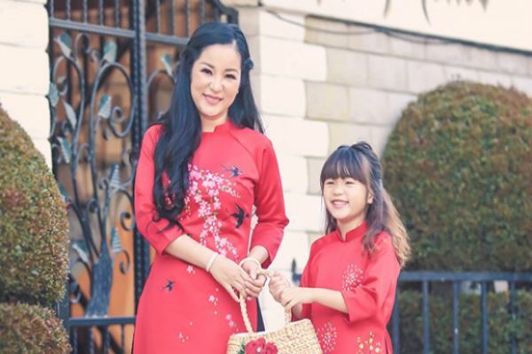 Thúy Nga 'cứng họng' khi con gái hỏi mẹ có chồng không