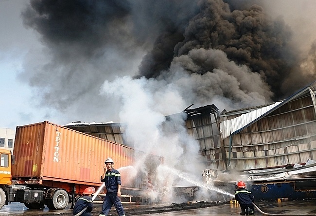 VN's industrial zones in red alert over fire prevention