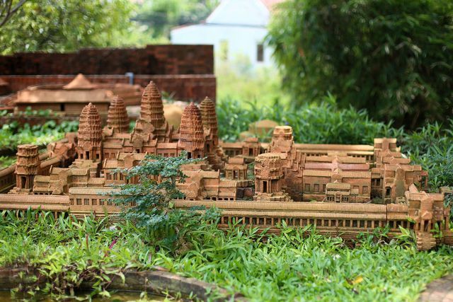 Famous landmarks featured at Hoi An terracotta park