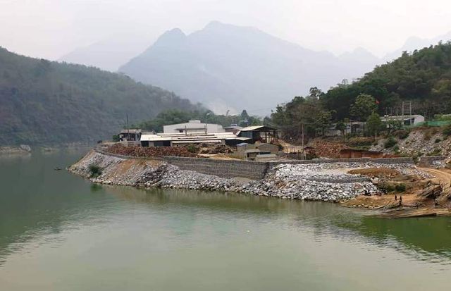 Ma River encroached by workshop embankment