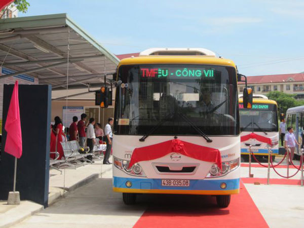 Bus service links Da Nang’s centre with IZs