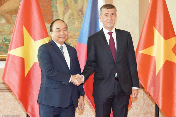 Thủ tướng CH Séc chủ trì lễ đón chính thức Thủ tướng Nguyễn Xuân Phúc