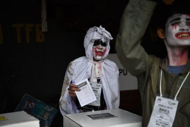 'Ma cà rồng', siêu nhân hút cử tri Indonesia đi bỏ phiếu