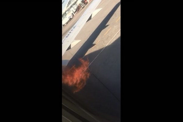 Chuẩn bị cất cánh, động cơ Boeing 737 bỗng cháy ngùn ngụt