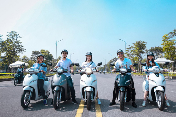 VinFast dành 100 tỷ đồng tặng người mua xe điện