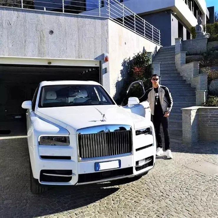 Ronaldo 'khui hộp' Rolls-Royce Cullinan, SUV sang trọng nhất thế giới