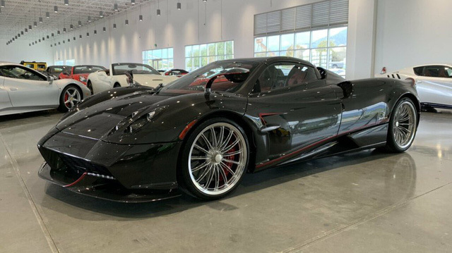 Siêu xe mui trần Pagani Huayra cũ được rao giá 84 tỷ