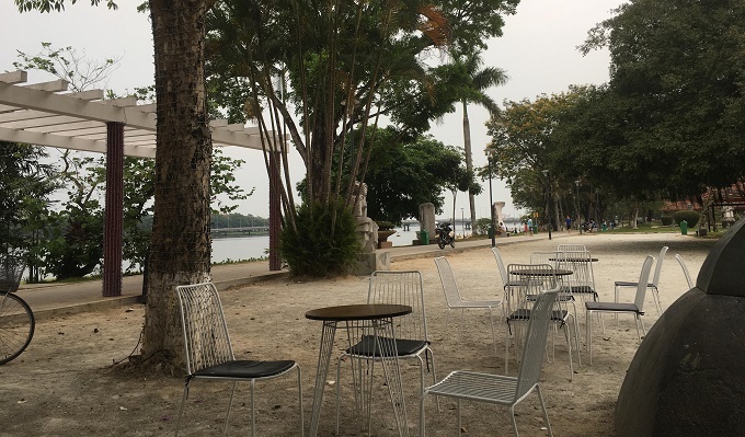 Nuôi chồng học thạc sĩ, vợ chết điếng vì câu nói ngày anh nhận bằng