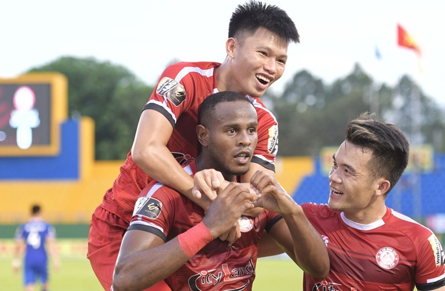 Hạ Viettel, đồng hương thầy Park giúp TP.HCM bay cao ở V-League