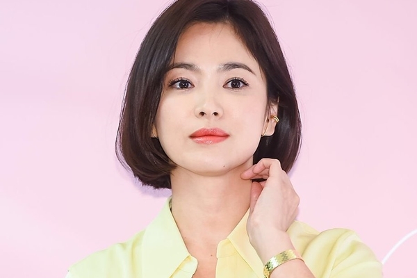Song Hye Kyo bình thản đi sự kiện, từ chối trả lời tin đồn ly hôn
