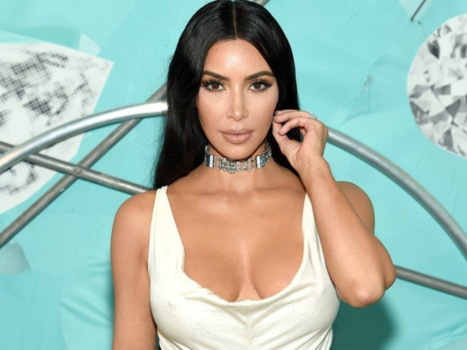 Kim Kardashian chỉ trích nạn chạy trường, tự hào học đại học ở tuổi 39