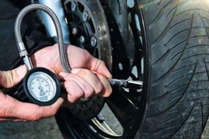 Tại sao không lắp phanh của xe đua lên xe phổ thông?