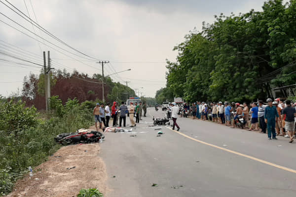 Xe phân khối lớn đấu đầu, 2 nam thanh niên chết thảm