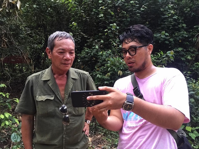 Art house director works on warthemed movie