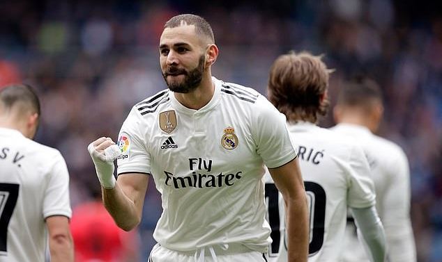 Benzema lập hat-trick, Real Madrid đè bẹp Bilbao