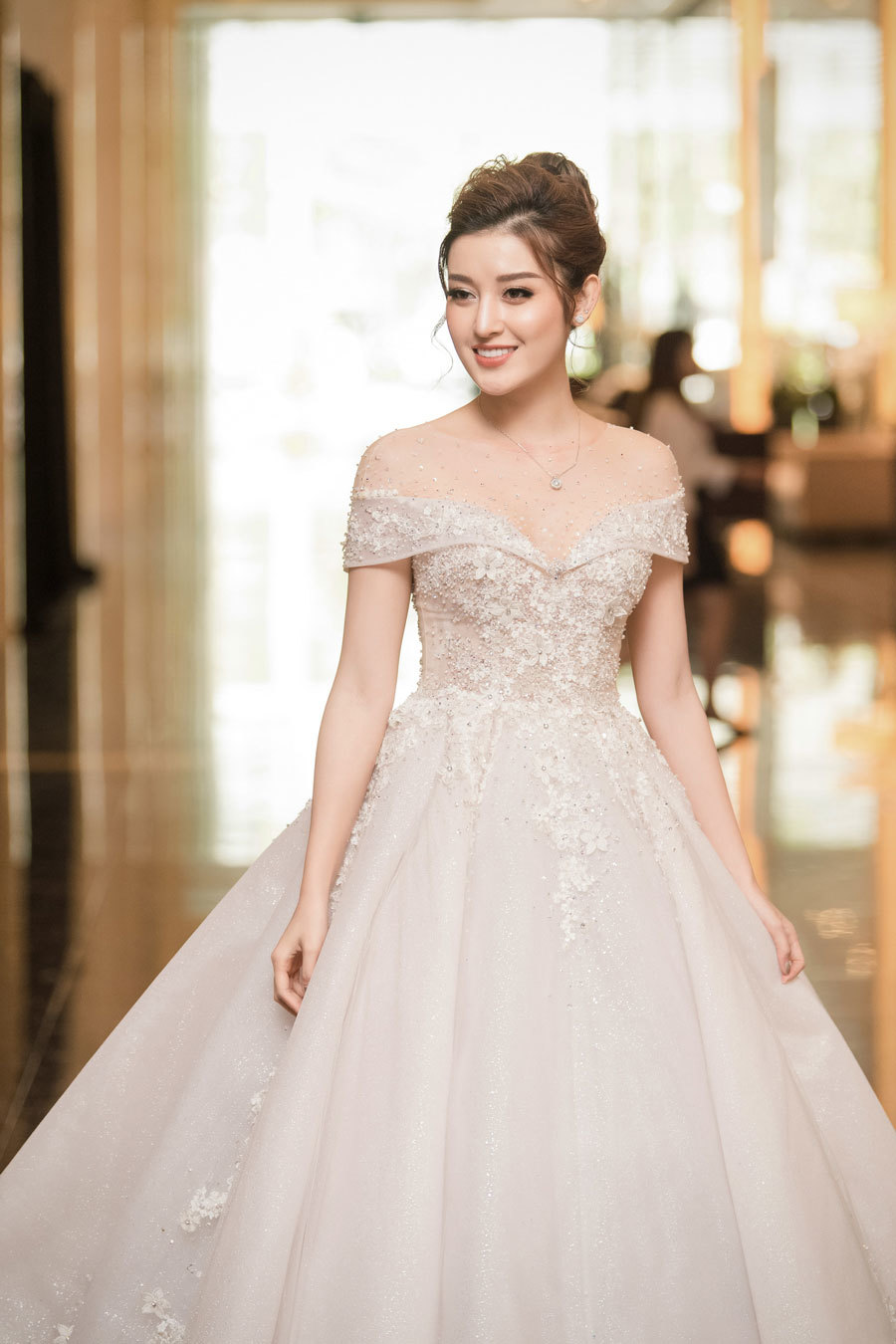 Bộ ảnh váy cưới đầu tiên của Xoài Non sau thiết kế 28 tỷ đình đám