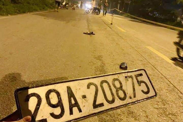 Hà Nội: Tông 2 chị em nguy kịch, tài xế lái xe bỏ chạy rơi cả biển số