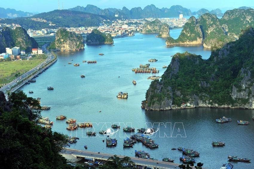 Ha Long Bay's beauty through the lens
