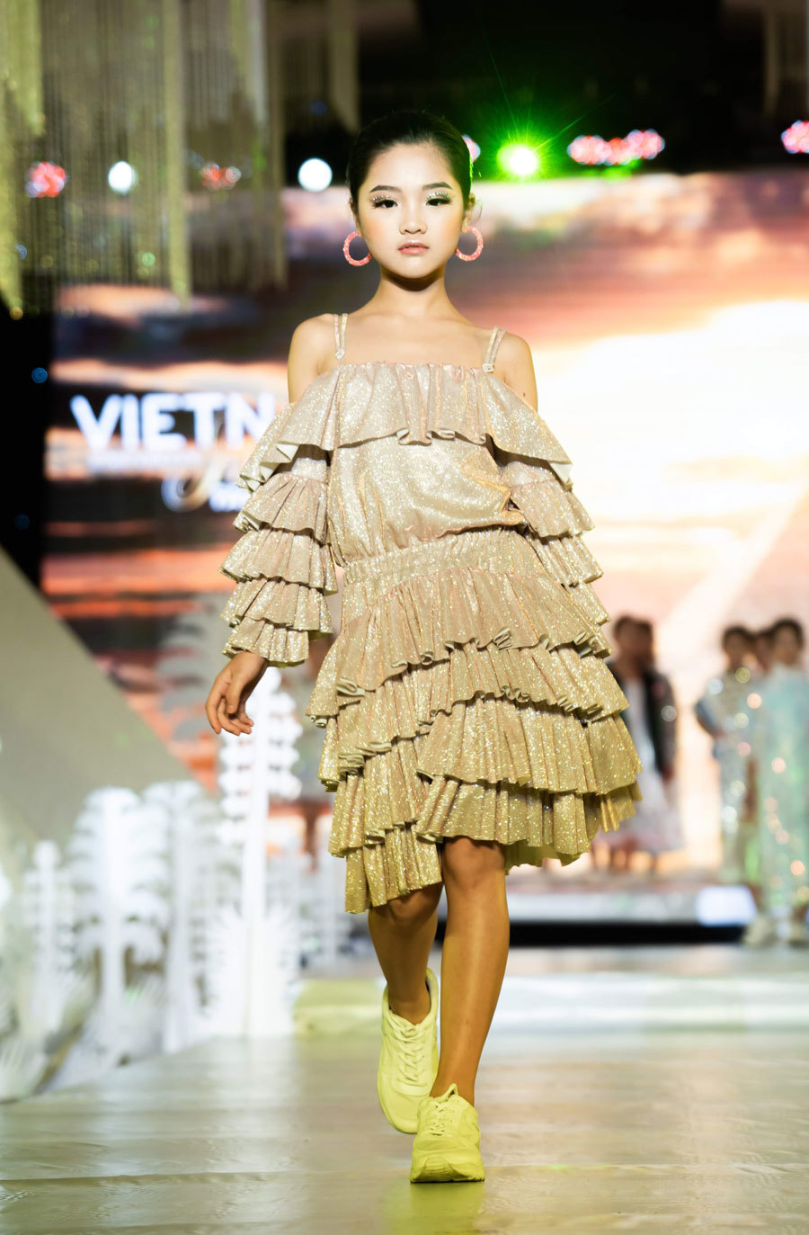 300 người mẫu nhí trình diễn tại Tuần lễ thời trang trẻ em quốc tế ...