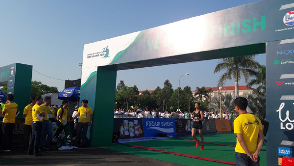 Chạy marathon, thưởng thức khoai tây Mỹ tím