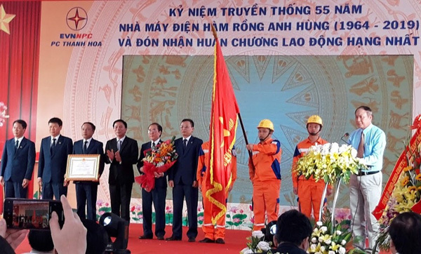 Điện lực Thanh Hóa đón nhận Huân chương Lao động hạng Nhất