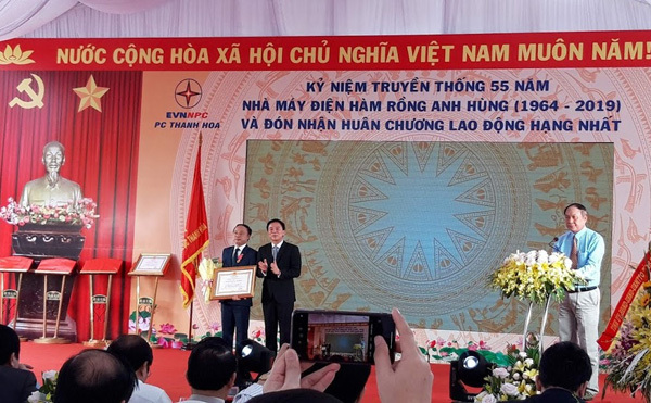 Điện lực Thanh Hóa đón nhận Huân chương Lao động hạng Nhất