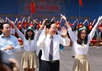 Bộ trưởng Phùng Xuân Nhạ hòa mình vào điệu nhảy flashmob của học sinh