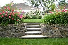 Vợ choáng khi người tình già giàu có của chồng 'ra điều kiện'