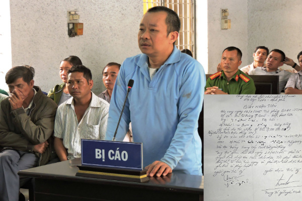 Cựu thượng tá lừa 24 tỷ đồng, khai chi 15 tỷ cho 'cán bộ trong ngành'