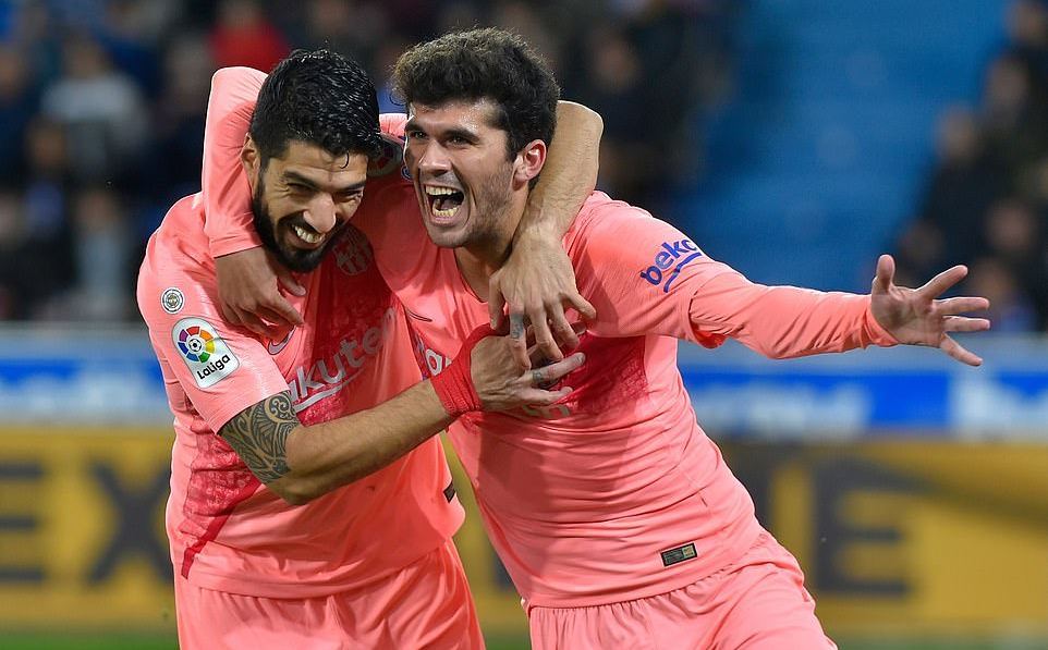 Suarez lập công, Barca chạm một tay vào ngôi vương